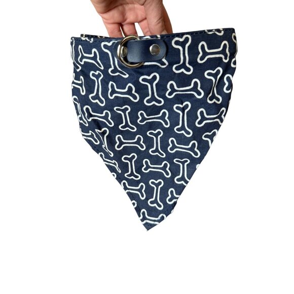 $3 WHEN BUNDLED Medium/ Large Dog Bandana Collar Navy Blue White Bone Print - Picture 1 of 6